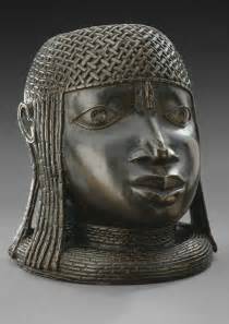 “The Benin Bronze Head: A Study in Monumental Majesty and Intricate Detail!”